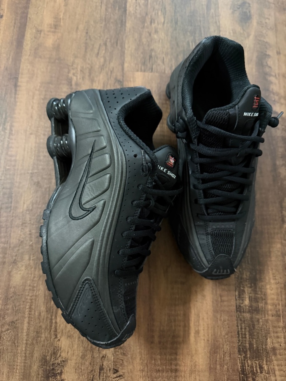 Gently used Women’s Nike size 9 - Picture 2 of 5